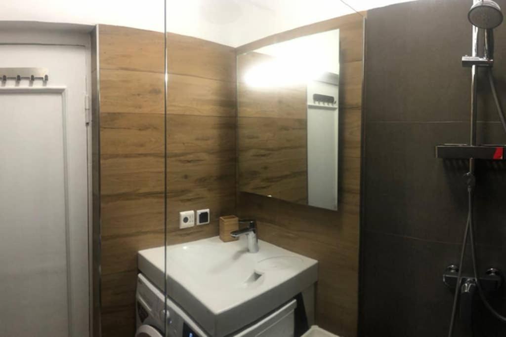 New Comfortable Apartment Nearby Promenade In 5 Minutes From Old Town Of Riga. Экстерьер фото